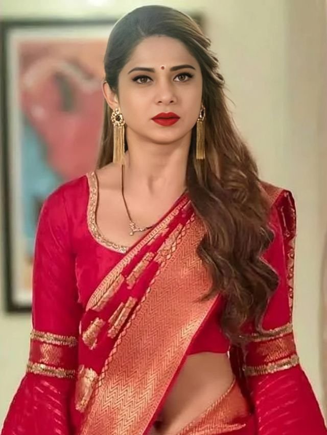 Jennifer Winget in Red Colour Saree Jennifer Winget in Red Colour Saree