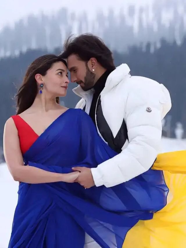 Alia Bhatt in Blue Colour Saree with Ranveer Singh Alia Bhatt in Blue Colour Saree with Ranveer Singh