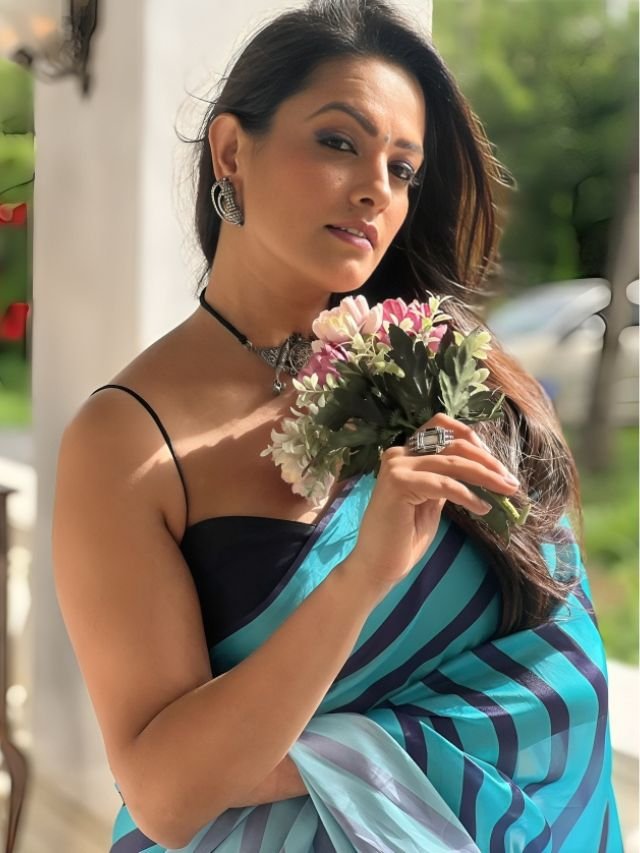 Anita Hassanandani in Blue Saree in Strip Prints Anita Hassanandani in Blue Saree in Strip Prints