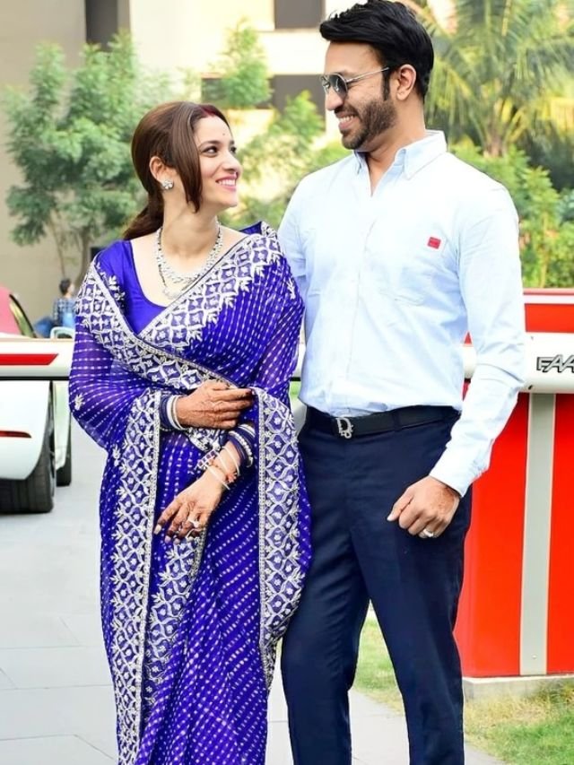 Ankita Lokhande in Blue Saree with his husband Vicky Jain Ankita Lokhande in Blue Saree with his husband Vicky Jain