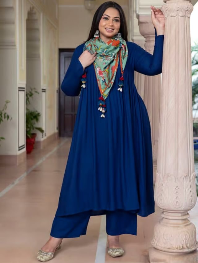 Drape A Dupatta on neck with kurti Drape A Dupatta on neck with kurti