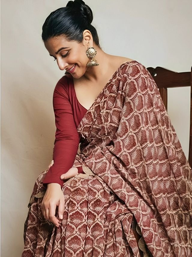 Vidya Balans in Maroon Saree Look Vidya Balan's in Maroon Saree Look