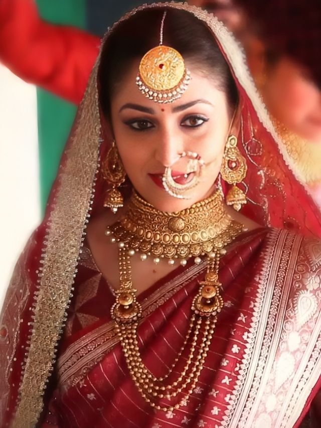 Yami Gautam in Maroon Saree Yami Gautam in Maroon Saree