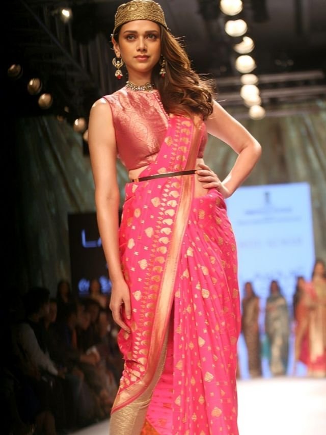Aditi Rao Hydari in Pink banarasi Saree in Ramp walk Aditi Rao Hydari in Pink banarasi Saree in Ramp walk