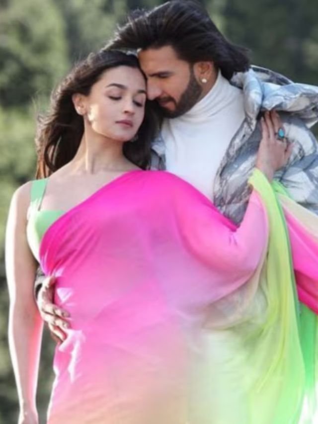 Alia Bhatt in Pink Sarees with Ranveer Singh Alia Bhatt in Pink Sarees with Ranveer Singh