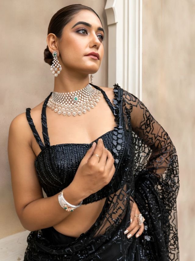 Black Saree with Diamond Necklace Black Saree with Diamond Necklace