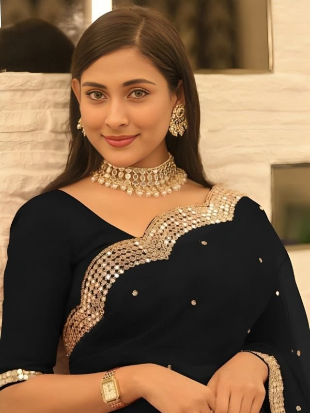 Black Saree with Gemstone Jewellery Black Saree with Gemstone Jewellery