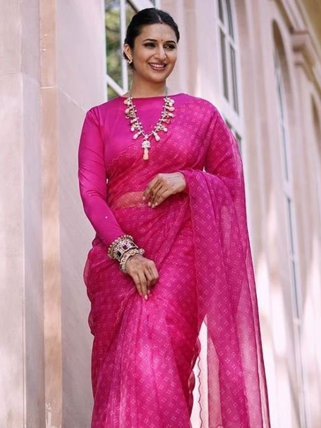 Divyanka Tripathis Pink Bandhej Saree Divyanka Tripathi’s Pink Bandhej Saree