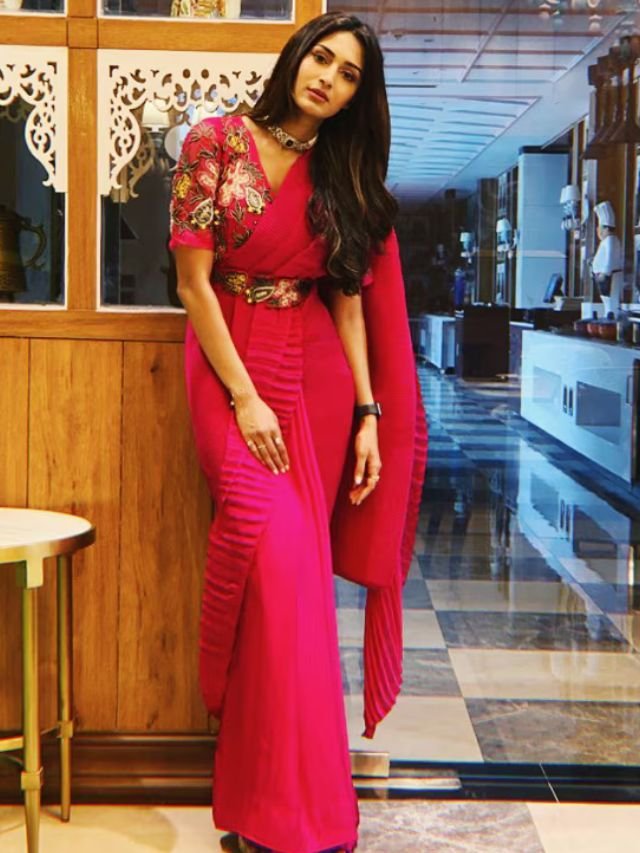 Erica Fernandez in Pink Georgette belted saree Erica Fernandez in Pink Georgette belted saree