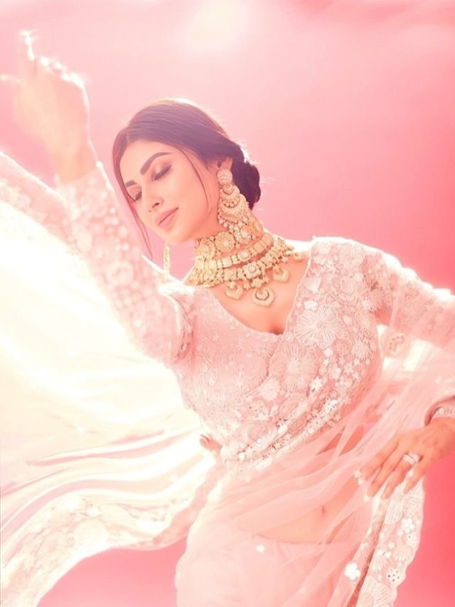 Mouni Roys Floral Embroidered Pink Net Saree Mouni Roy’s Floral Embroidered Pink Net Saree