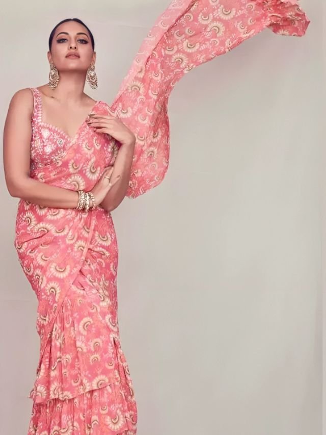 Sonakshi Sinha in Pink Saree with Floral Prints Sonakshi Sinha in Pink Saree with Floral Prints