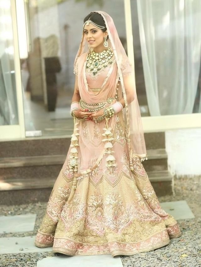 Cowl Dupatta Drape on Lehenga Cowl Net Dupatta Drape on Lehenga