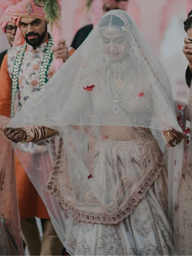 Mukti Mohan with Double Net Dupatta Drape on Lehenga Mukti Mohan with Double Net Dupatta Drape on Lehenga