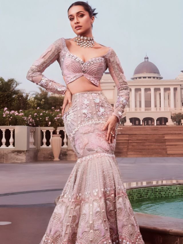 Shraddha Kapoor in Trumpet Flare Lehenga Shraddha Kapoor in Trumpet Flare Lehenga