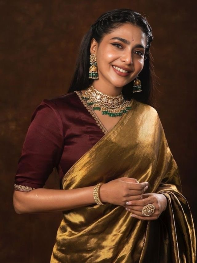 Golden Saree with Maroon Blouse Golden Saree with Maroon Blouse
