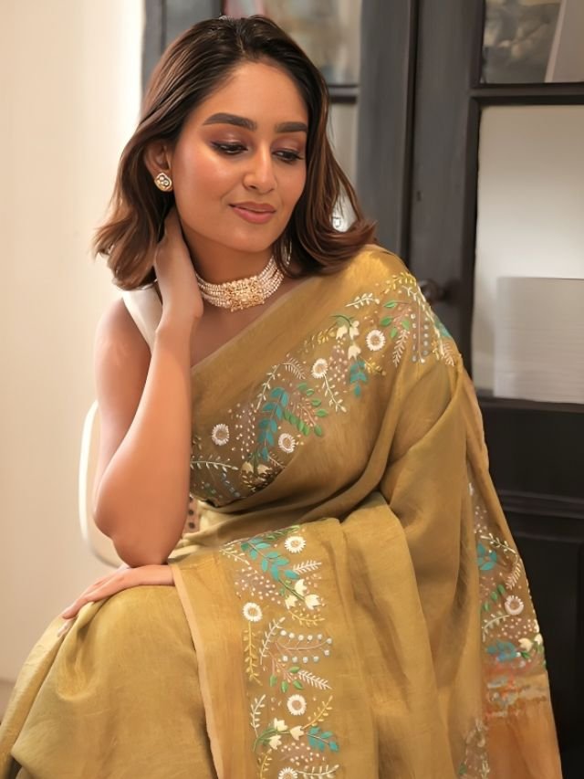 Golden Saree with White Pearl Jewellery Golden Saree with White Pearl Jewellery