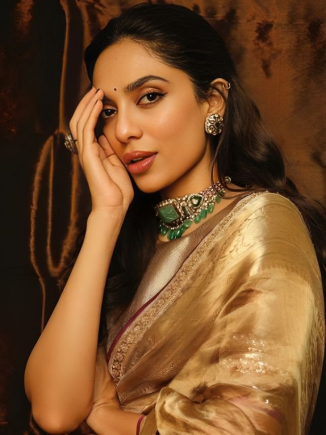 Sobhita Dhulipala in Golden Saree with Deep Maroon Lipsticks Sobhita Dhulipala in Golden Colour Saree with Deep Maroon Lipsticks