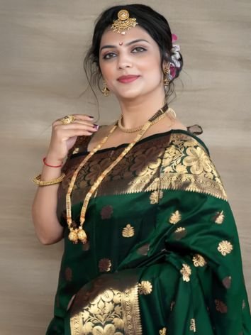 Banarasi Saree with Earrings and Bangles Banarasi Saree with Earrings and Bangles