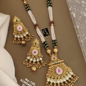 Rajwadi Style Kundan Pendant Set With Earnings