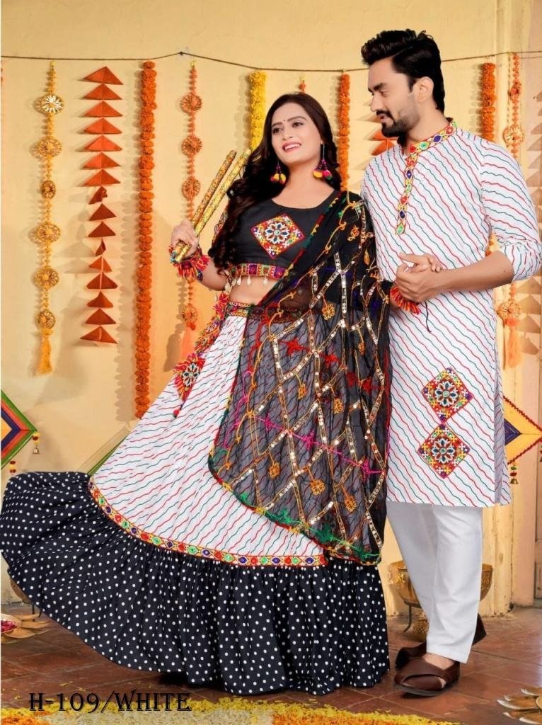white cotton navratri ladise a 1725281432 White Cotton Navratri Ladise and Mens Couple Combo